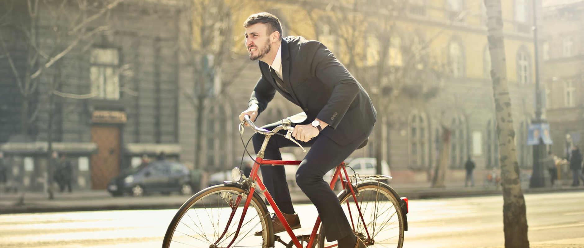10 raisons d’aller au boulot à vélo dès aujourd’hui. poster image 10 raisons d’aller au boulot à vélo dès aujourd’hui. Un moyen économique - 10 raisons d’aller au boulot à vélo dès aujourd’hui.